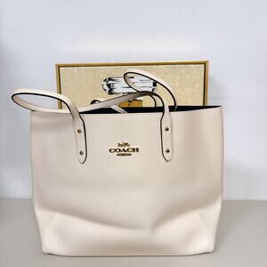 Coach F72673 Town Leather Large Tote Bag